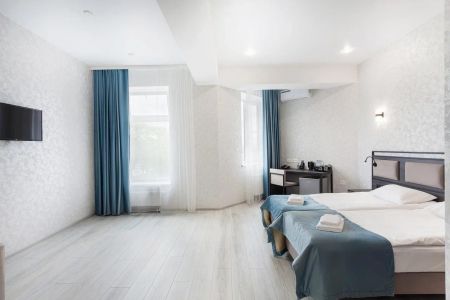 Джуниор Сюит